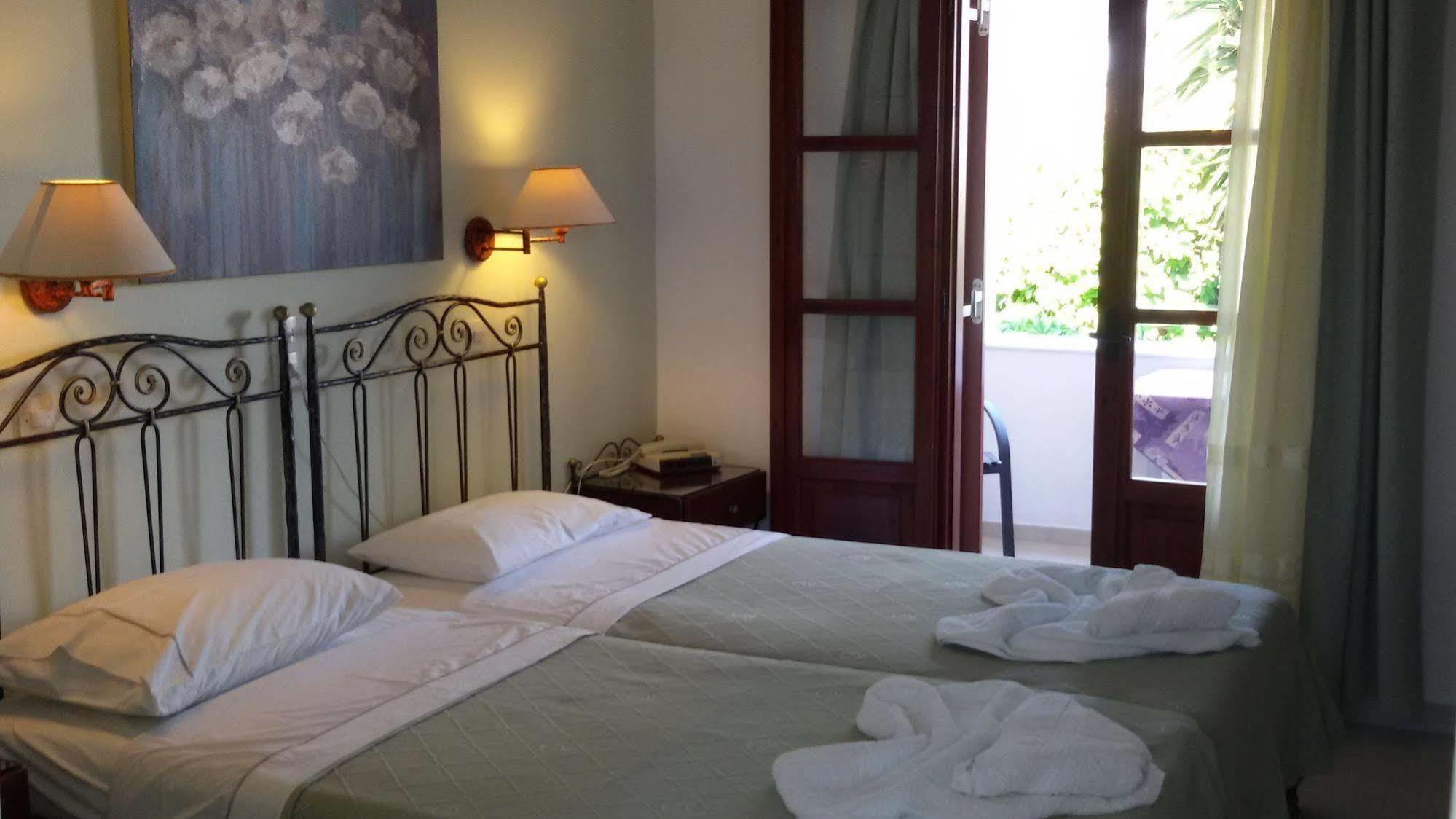 Sunset Studios And Apartments For Adults Over 21 Only Zambujeira do Mar Dış mekan fotoğraf